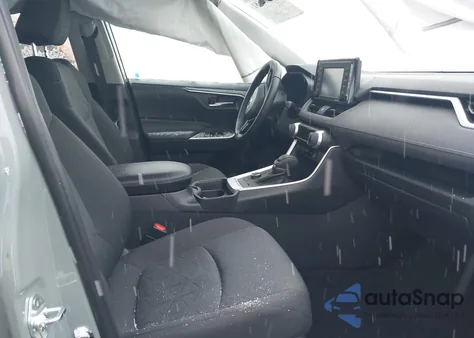 2021 Toyota Rav4 Hybrid Xle z USA, uszkodzony, nr VIN 4T3RWRFV2MU027523